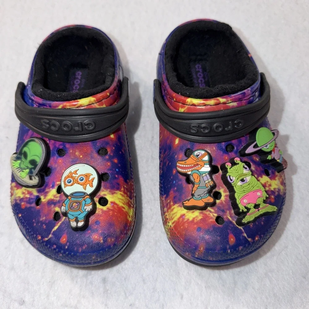 Crocs Classic Lined Clogs Kids C11 Galaxy Space Print Alien Jibbitz Black Fleece